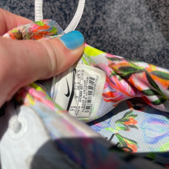 Nike training shoes - Picture 2 of 4